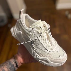 “Off White” Odsy-1000 sneakers